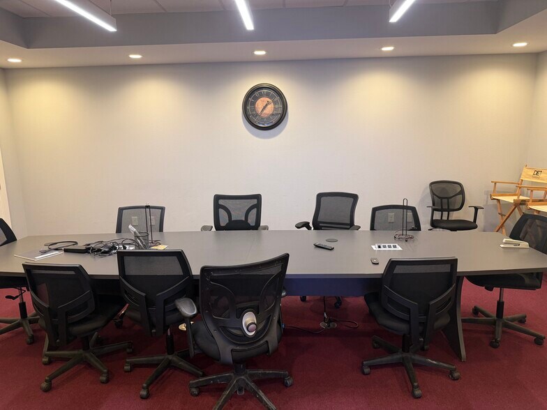 More Photos Of 6102 Imperial Loop, College Station Light Distribution For Lease