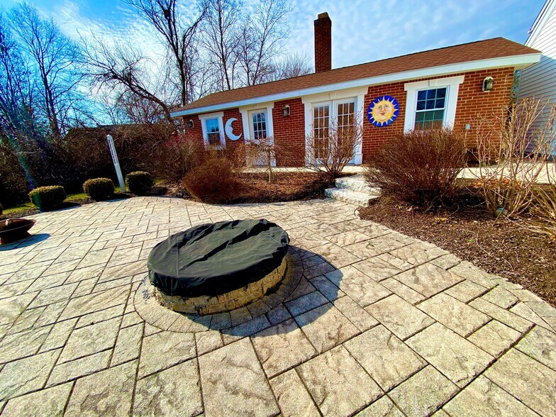 More Photos Of 92 N Summit St, Southington Medical For Lease