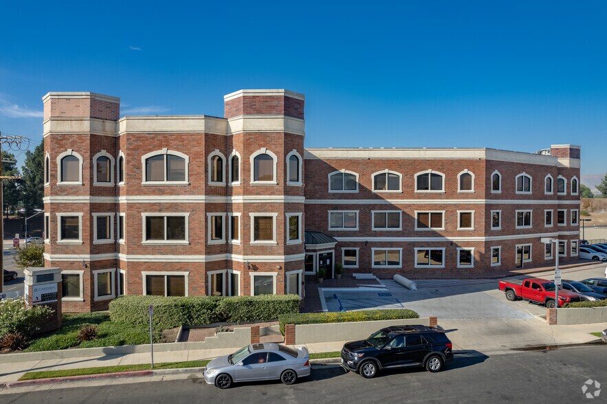 More Photos Of 15545 Devonshire St, Mission Hills Office For Lease