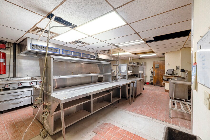 More Photos Of 117 N Mosley St, Wichita Bar For Sale