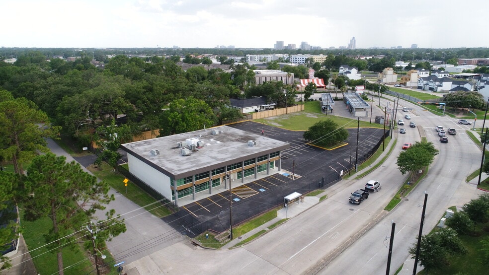 More Photos Of 8845 Long Point Rd, Houston Medical For Lease