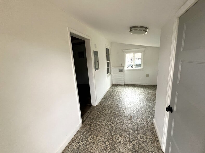 More Photos Of 7105 Highway 92, Woodstock Office For Sale