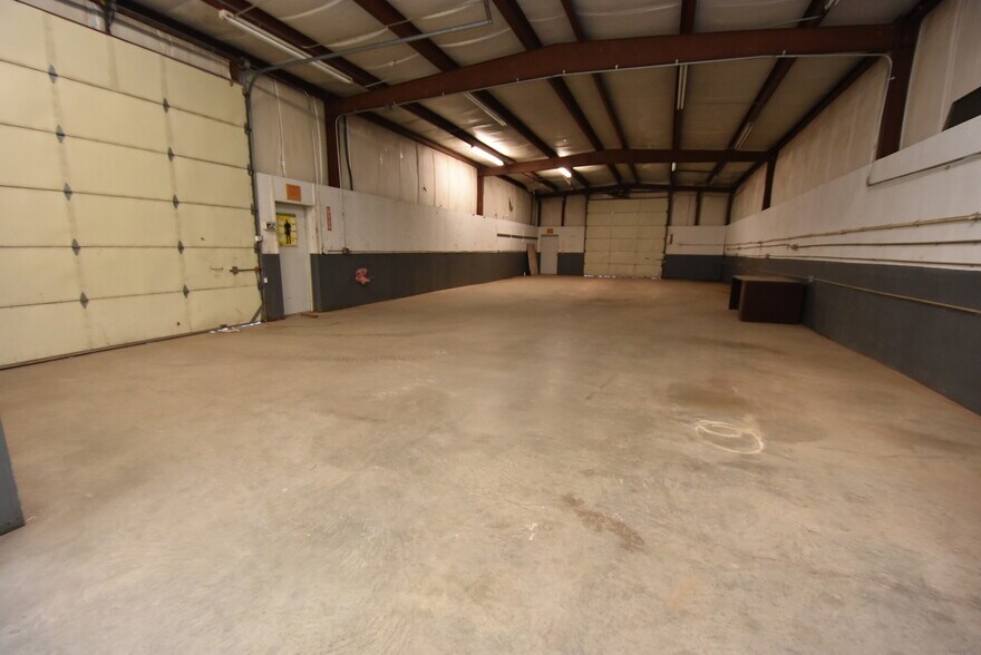 More Photos Of 701 W Broadway, Seminole Manufacturing For Sale