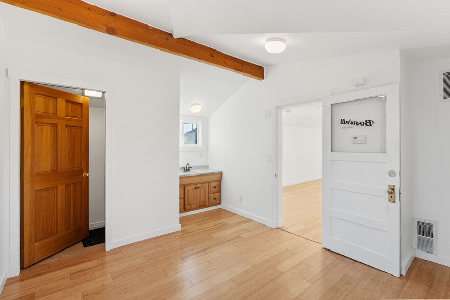 More Photos Of 15 NW Franklin Ave, Bend Office For Sale