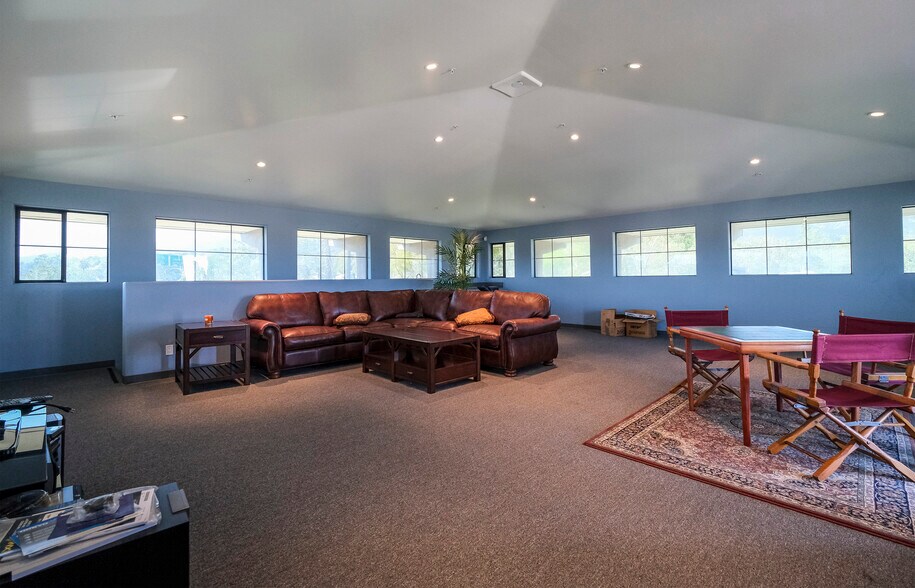 More Photos Of 32 Calle Cesar Chavez, Santa Barbara Manufacturing For Sale