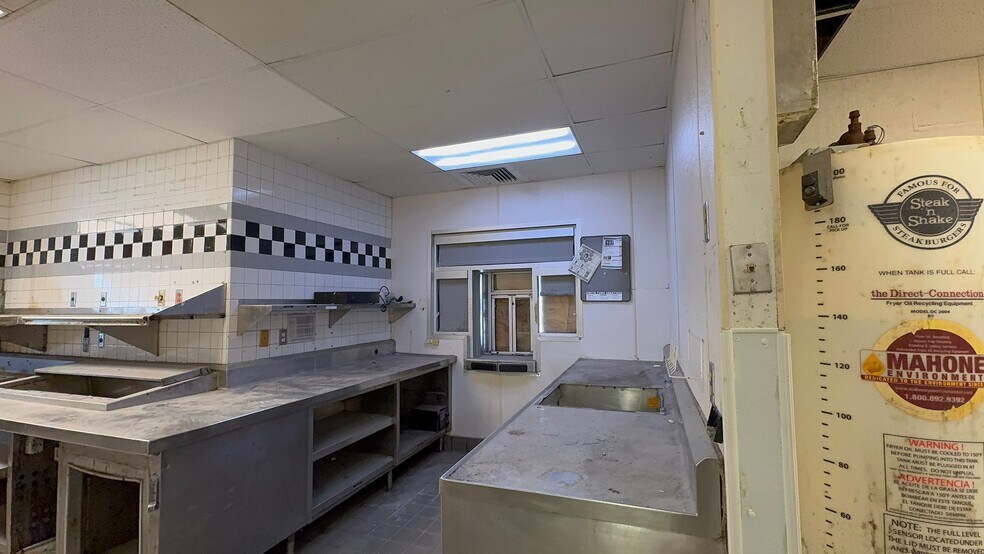 More Photos Of 2441 S Hamilton Rd, Columbus Fast Food For Lease