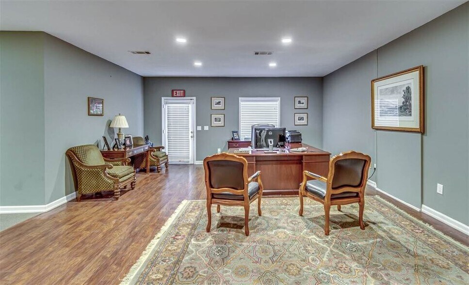 More Photos Of 401 Cross Park Dr, Pearl Storefront Retail Office For Sale