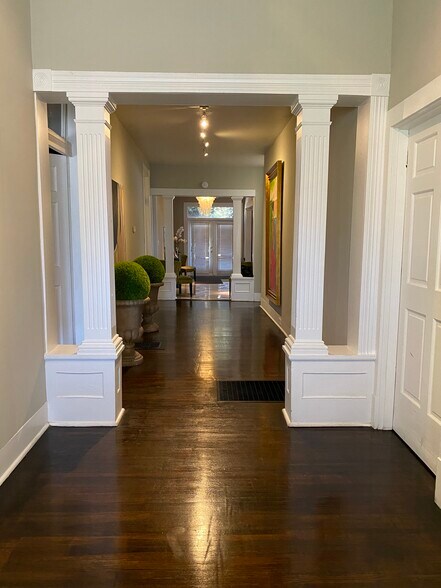 More Photos Of 2206 Union Ave, Memphis Office For Sale