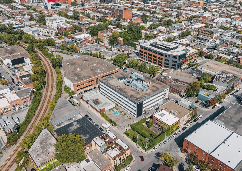 More Photos Of 6750 Av de l'Esplanade, Montréal Office For Lease