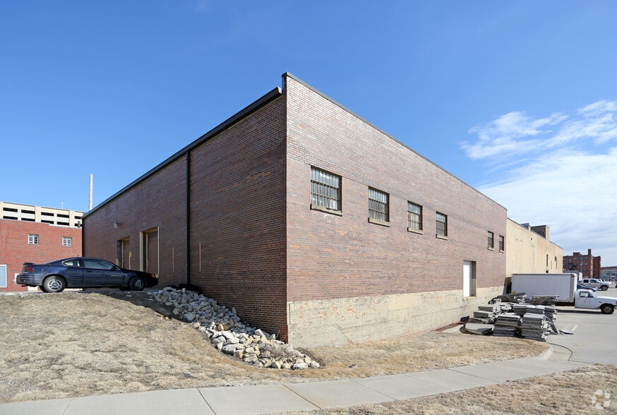 More Photos Of 1100 Cherry St, Des Moines Warehouse For Sale