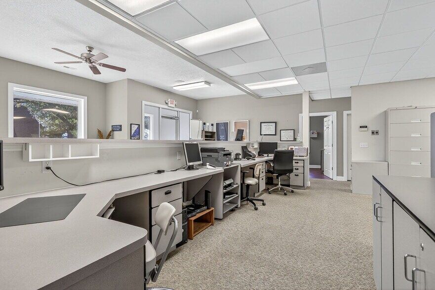 More Photos Of 160 Westmount Dr, Farmington Office For Sale