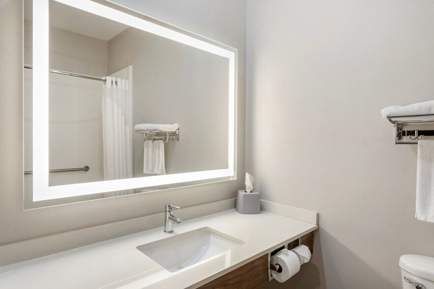 More Photos Of 2965 E Main St, Alice Hotel For Sale