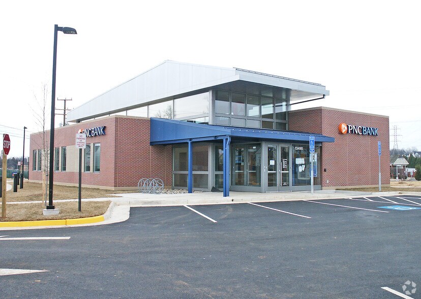 Primary Photo Of 13490 Coppermine Rd, Herndon Bank For Lease