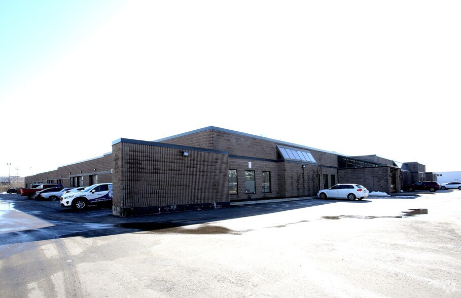 More Photos Of 30 Hale Rd, Brampton Warehouse For Lease