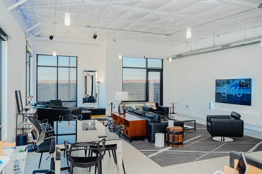 More Photos Of 4707 Algiers St, Dallas Office For Sale