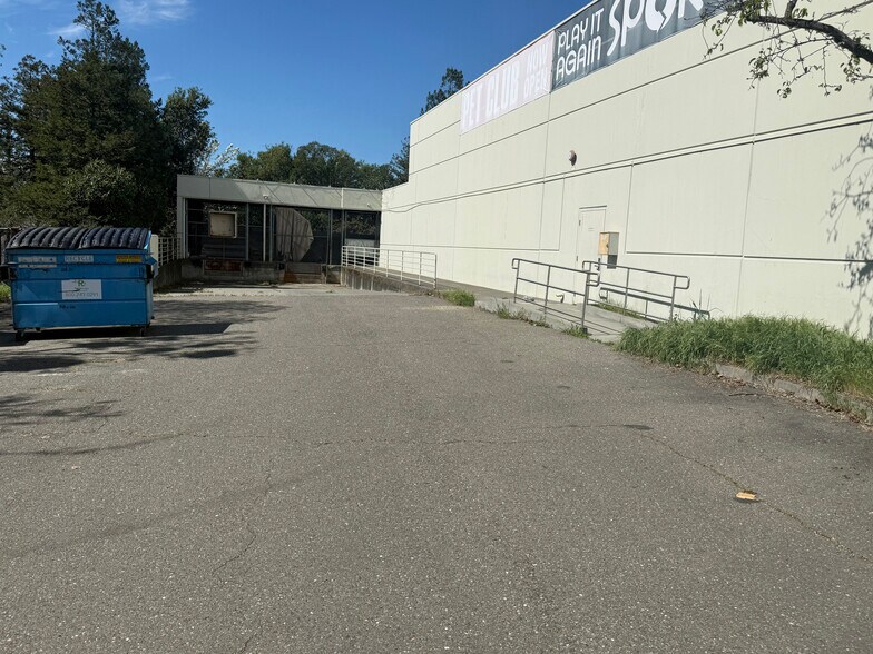 More Photos Of 1935 Santa Rosa Ave, Santa Rosa Freestanding For Lease