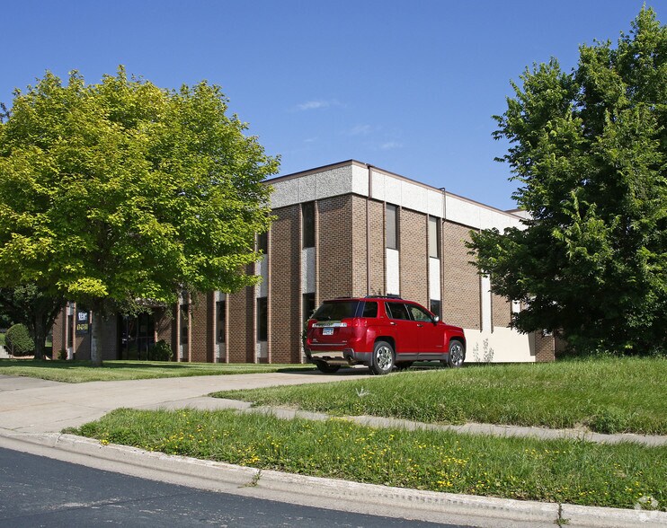 More Photos Of 1250 N Frontage Rd, Hastings Office For Lease