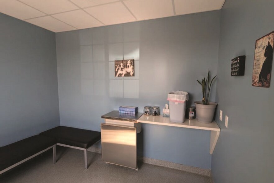 More Photos Of 949 Bell Rd, Minooka Veterinarian Kennel For Lease