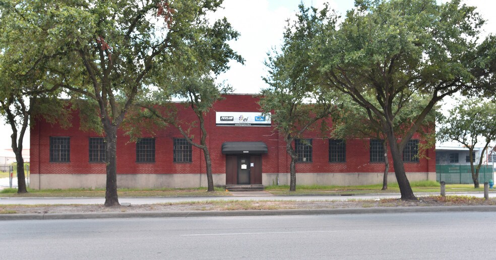 More Photos Of 6028 Navigation Blvd, Houston Warehouse For Sale