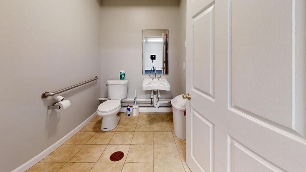 More Photos Of 7204 Executive Pky, House Springs Medical For Lease