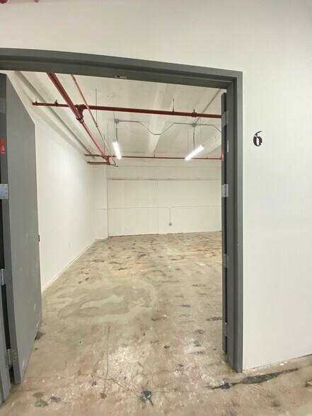 More Photos Of 901 E 31st St, Los Angeles Manufacturing For Lease