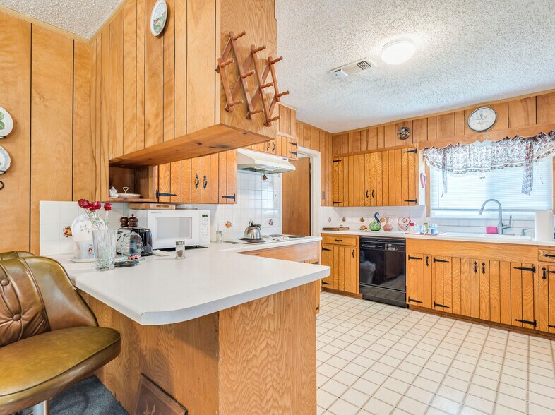 More Photos Of 12900 Lowden Ln, Manchaca Specialty For Lease