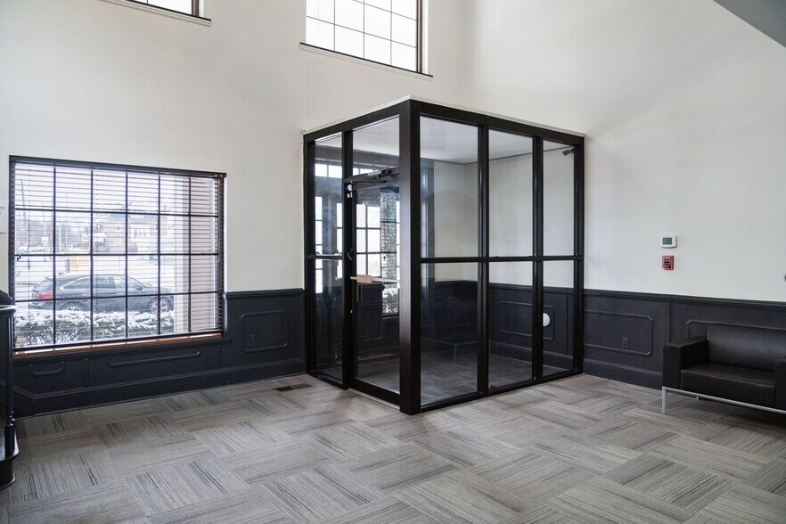 More Photos Of 1015 E Broad St, Columbus Office Residential For Lease