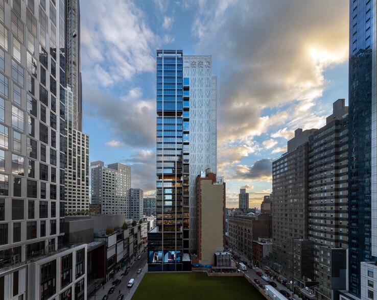 Primary Photo Of 1 Willoughby Sq, Brooklyn Office For Lease