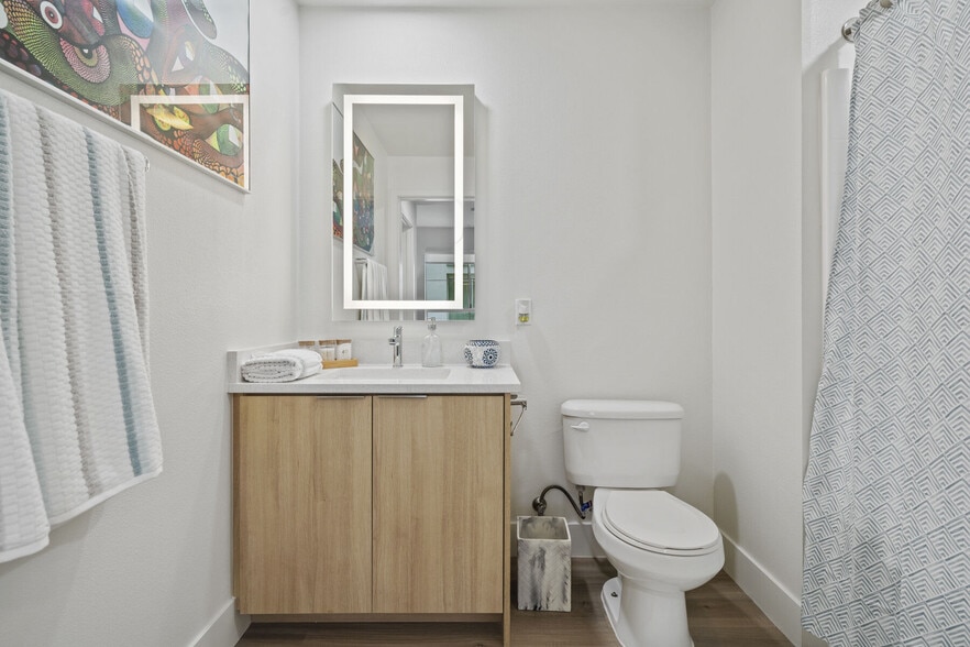 More Photos Of 11049 Magnolia Blvd, North Hollywood Apartments For Lease