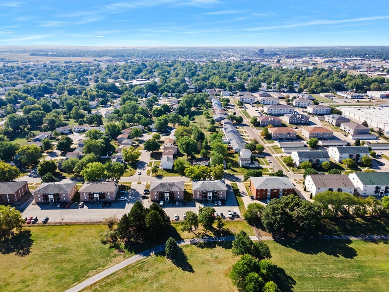 More Photos Of 2004 Rainbow Ave, Bloomington Apartments For Sale