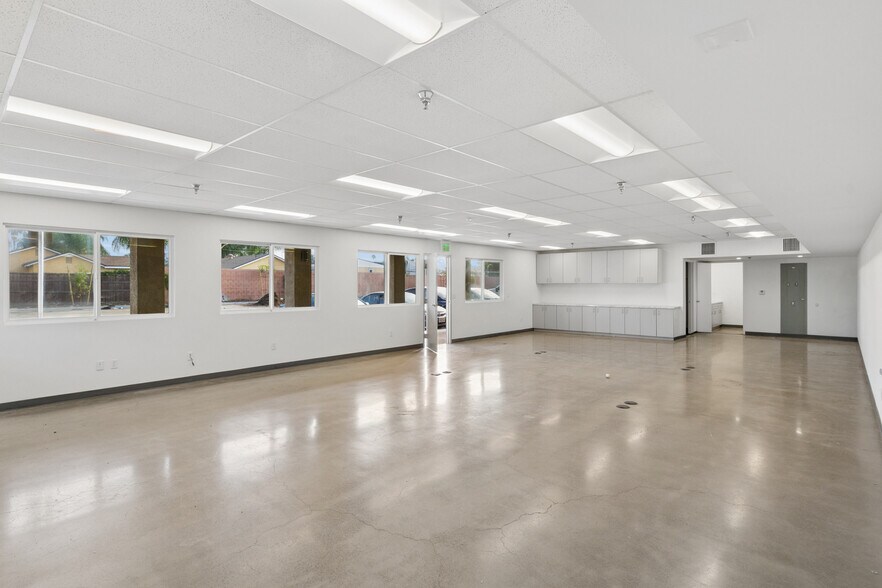 More Photos Of 11185 Roswell Ave, Pomona Warehouse For Lease