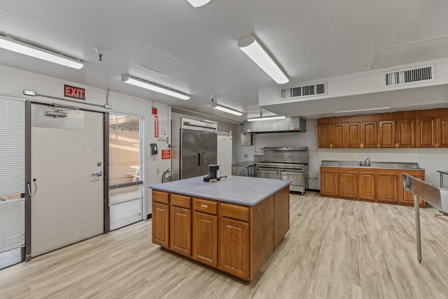 More Photos Of 502 N Silverbell Rd, Tucson Rehabilitation Center For Lease