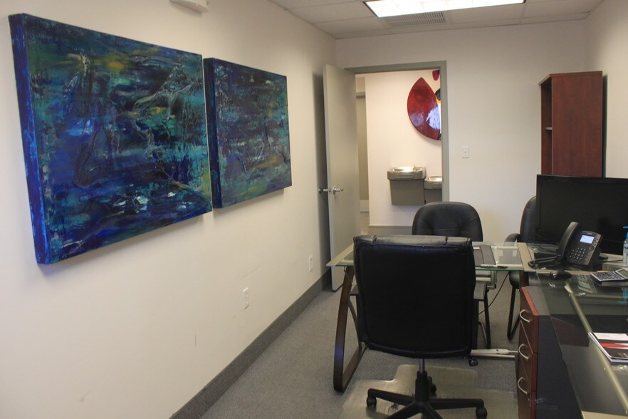More Photos Of 2475 Hollywood Blvd, Hollywood Office For Lease