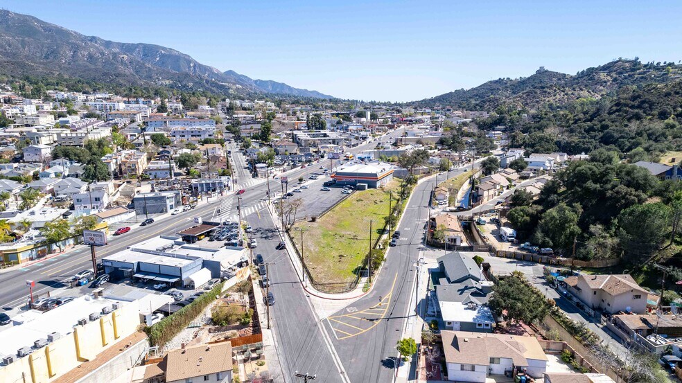More Photos Of 7510 Valaho Dr, Tujunga Specialty For Sale