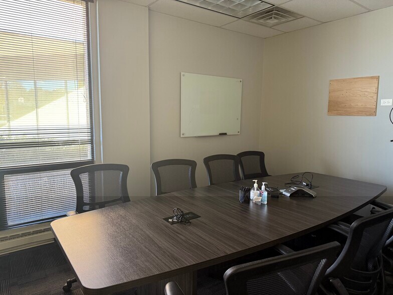 More Photos Of 425 Huehl Rd, Northbrook Light Distribution For Sale