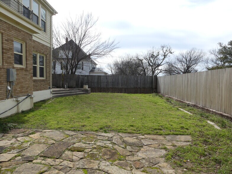 More Photos Of 304 S Trinity St, Decatur Office Residential For Lease