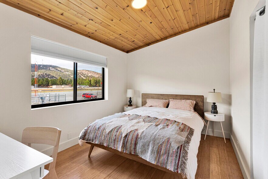 More Photos Of 614 W Fairway Blvd, Big Bear City Warehouse For Sale