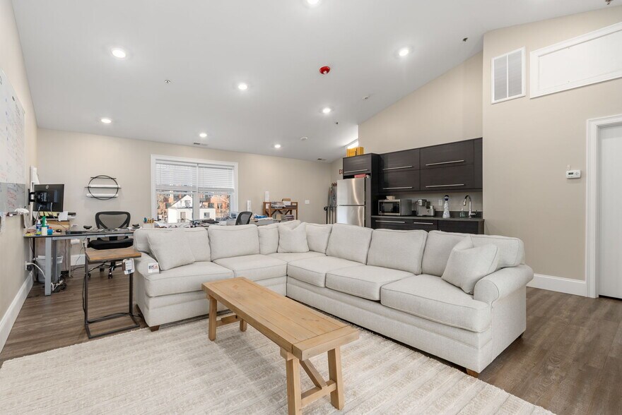 More Photos Of 42 Felton St, Waltham Light Distribution For Sale