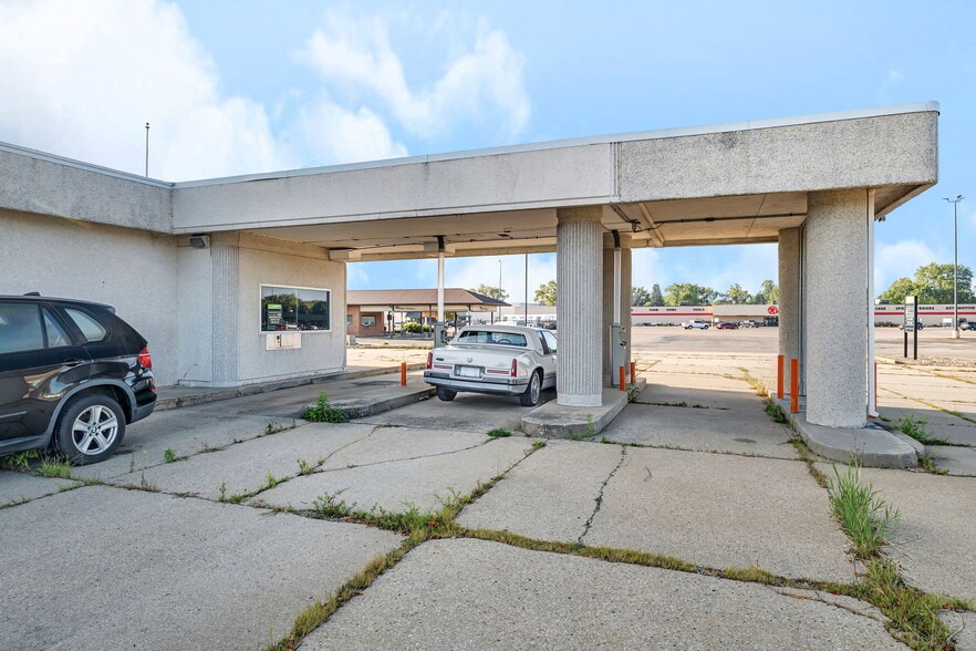 More Photos Of 24 Danny's Dr, Streator Bank For Sale