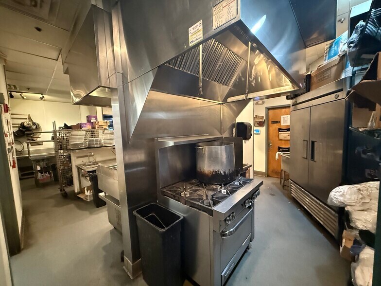 More Photos Of 4935 N Mesa St, El Paso Restaurant For Lease