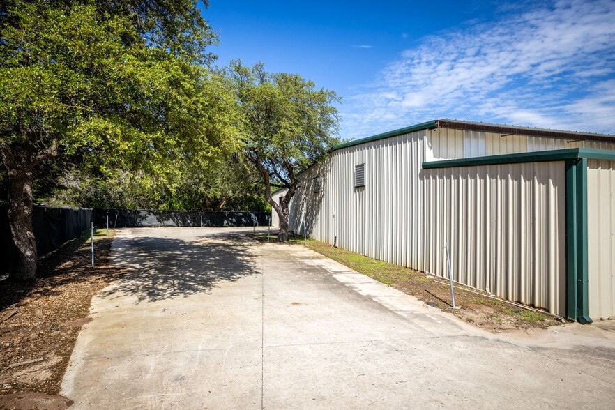 More Photos Of 180 Spring Mountain Dr, Canyon Lake Distribution For Sale