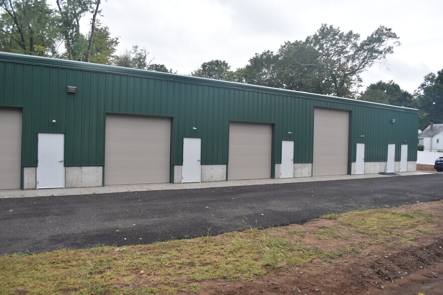 More Photos Of 15 East Summer St, Plantsville Industrial For Lease