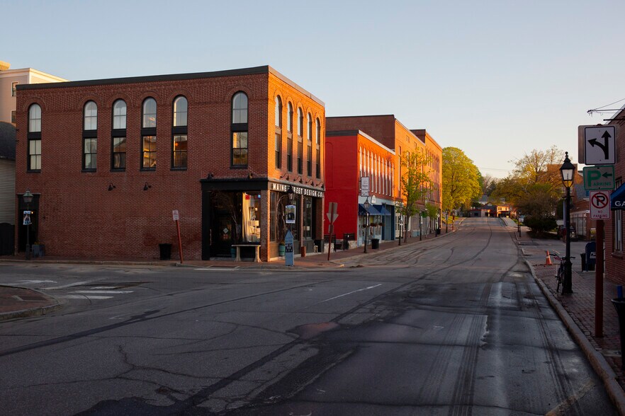 More Photos Of 160 Front St, Bath Storefront Retail Residential For Lease