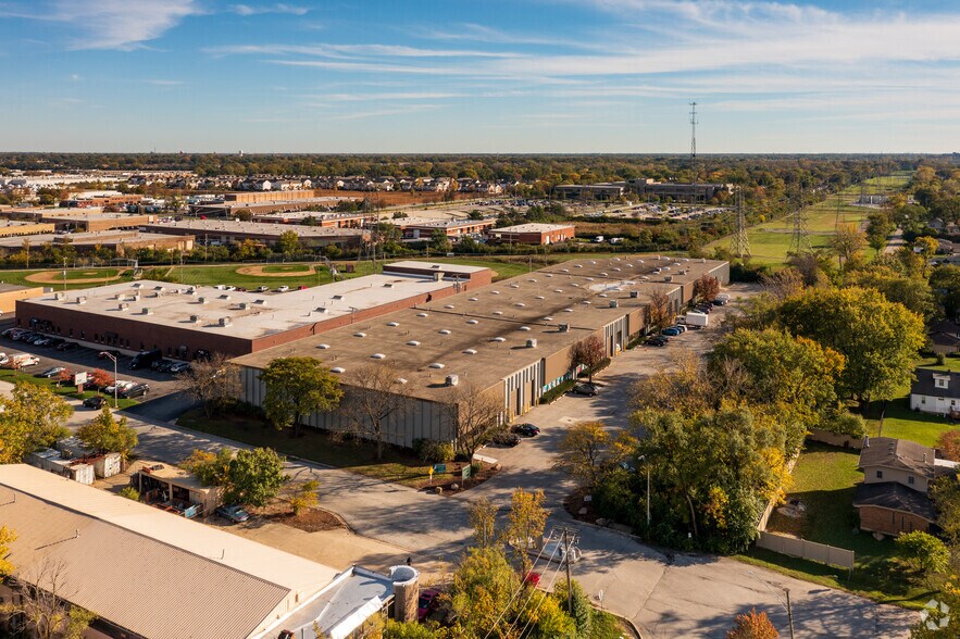 More Photos Of 9901-9913 S 78th Ave, Hickory Hills Warehouse For Lease