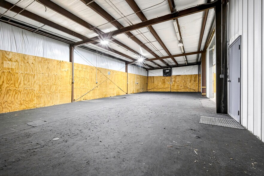 More Photos Of 6121 Highway 177, Shawnee Warehouse For Lease