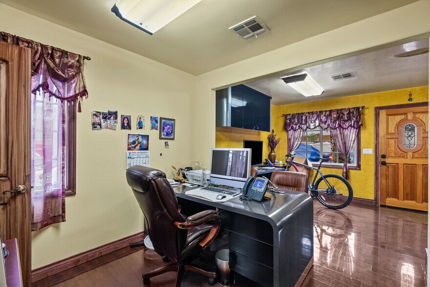 More Photos Of 4204 W Burbank Blvd, Burbank General Retail For Sale