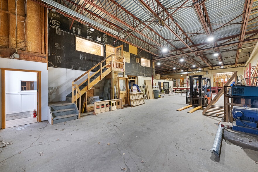 More Photos Of 14 Conway St, Madawaska Valley Manufacturing For Sale