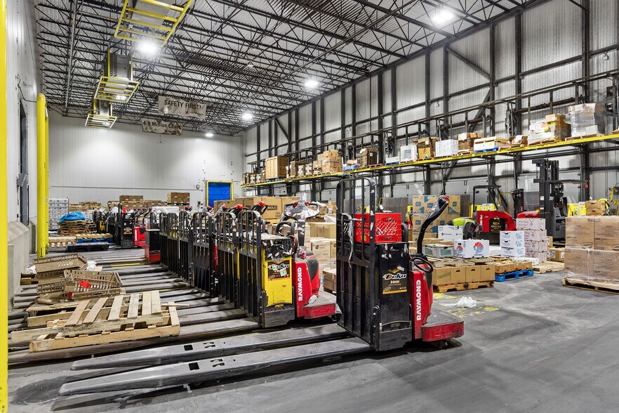 More Photos Of 3737 N Broadway, Saint Louis Refrigeration Cold Storage For Lease