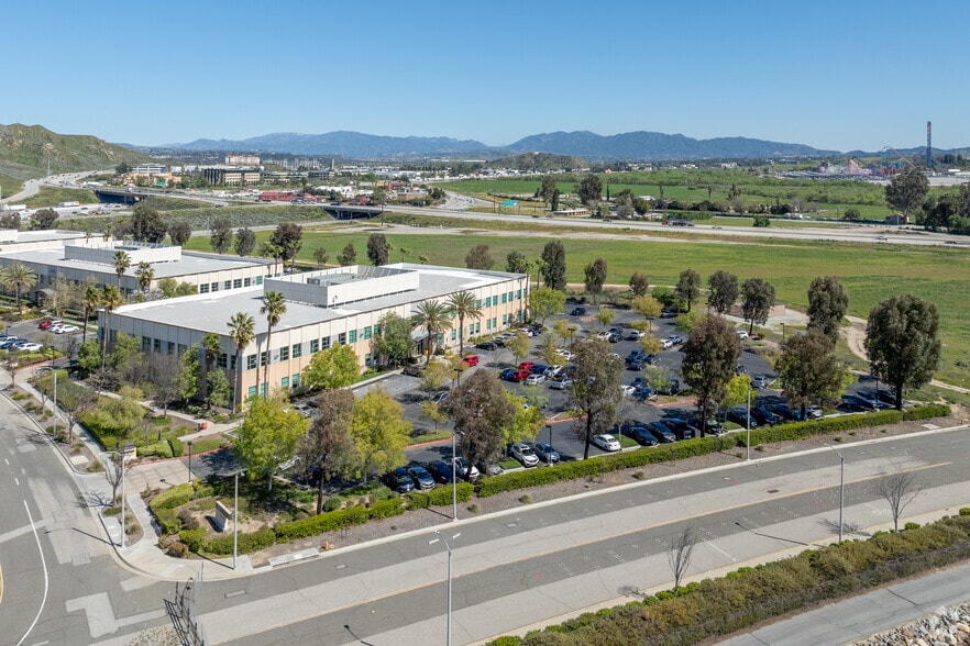 More Photos Of 27240 W Turnberry Ln, Valencia Office For Sale