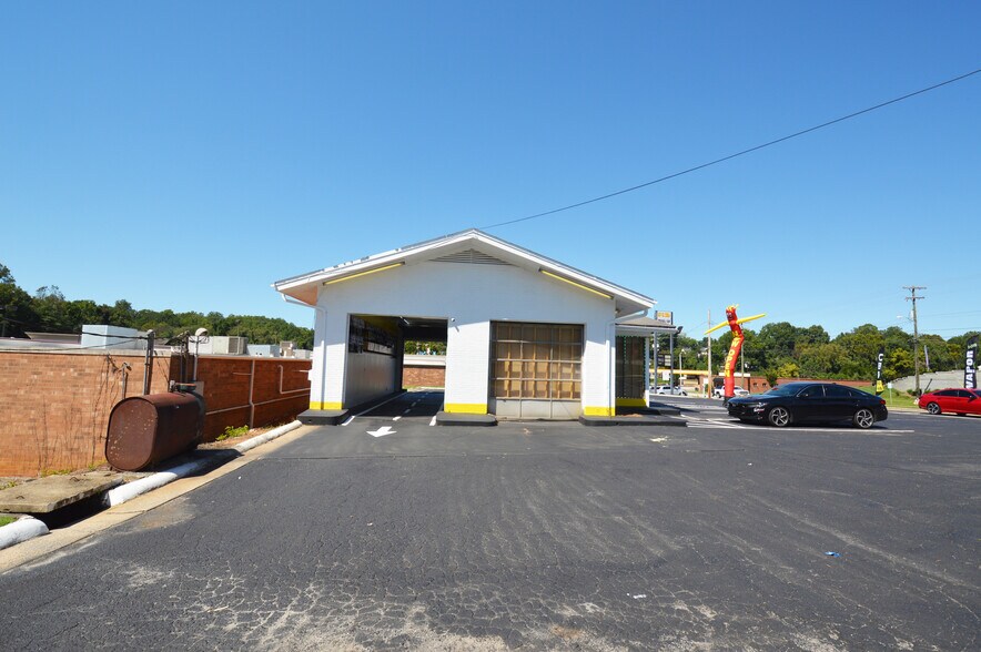More Photos Of 4810 Country Club Rd, Winston-Salem Auto Repair For Lease